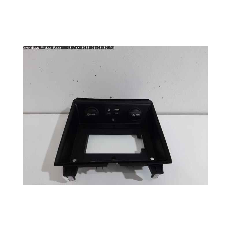 Recambio de toma de corriente para hyundai ioniq referencia OEM IAM 84675G20104X  