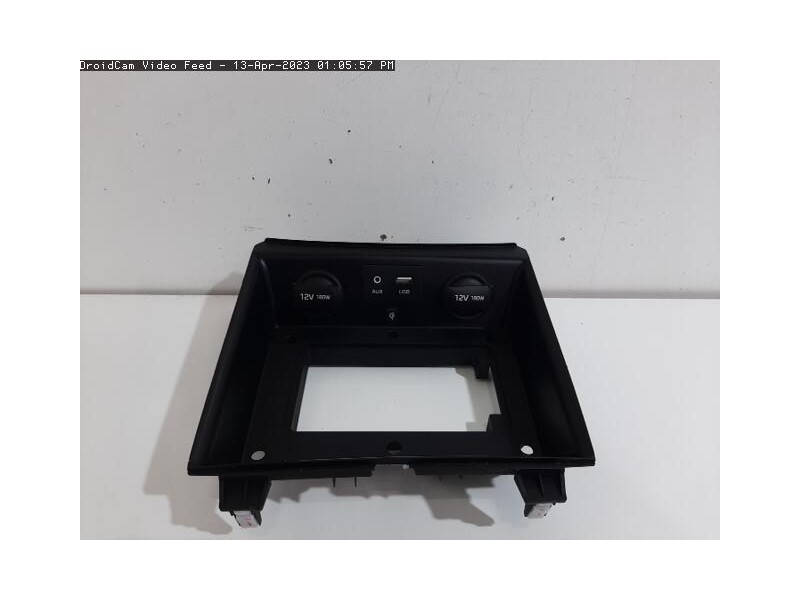 Recambio de toma de corriente para hyundai ioniq referencia OEM IAM 84675G20104X  