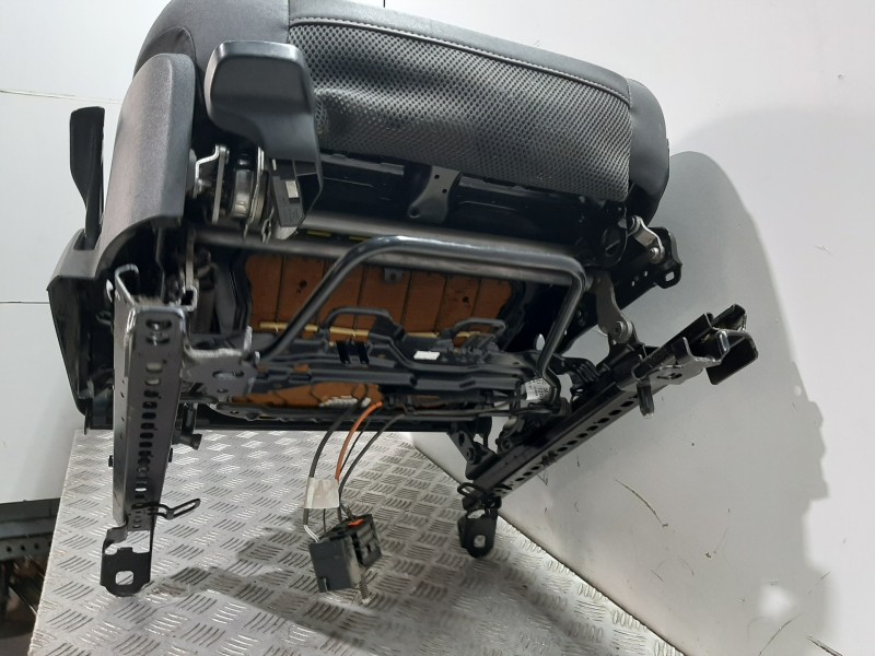 Recambio de asiento delantero derecho para volvo v50 familiar d5 kinetic referencia OEM IAM   