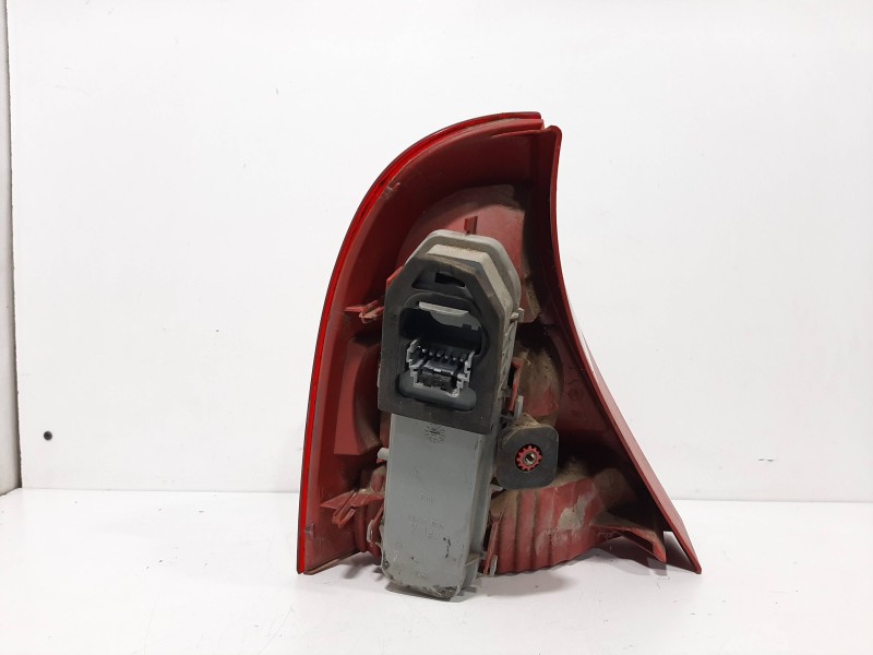 Recambio de piloto trasero derecho para renault clio ii fase ii (b/cb0) authentique referencia OEM IAM    Recambio de piloto trasero derecho para renault clio ii fase ii (b/cb0) authentique referencia OEM IAM