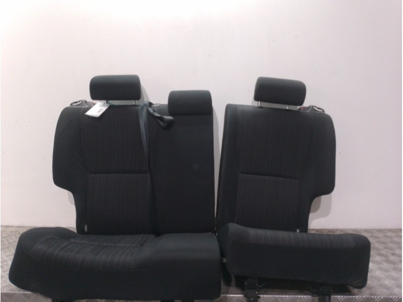 Recambio de asientos traseros para toyota auris sol referencia OEM IAM   
