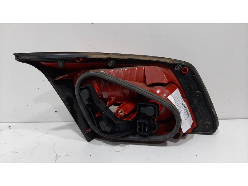 Recambio de piloto porton trasero derecho para renault vel satis (bj0) grand confort referencia OEM IAM 8200014363  