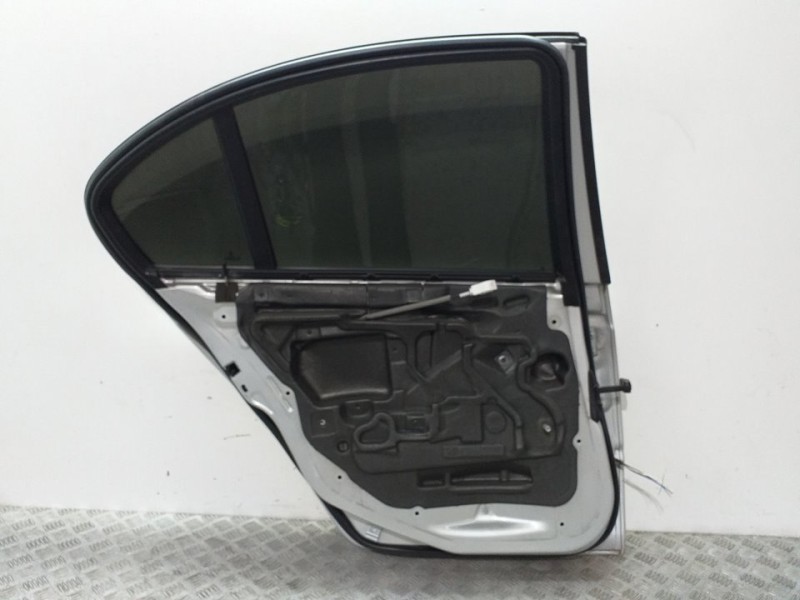 Recambio de puerta trasera izquierda para bmw serie 3 berlina (e46) 316i referencia OEM IAM  PLATA 
