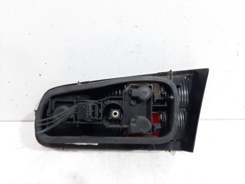 Recambio de piloto porton trasero izquierdo para renault laguna ii (bg0) authentique referencia OEM IAM   