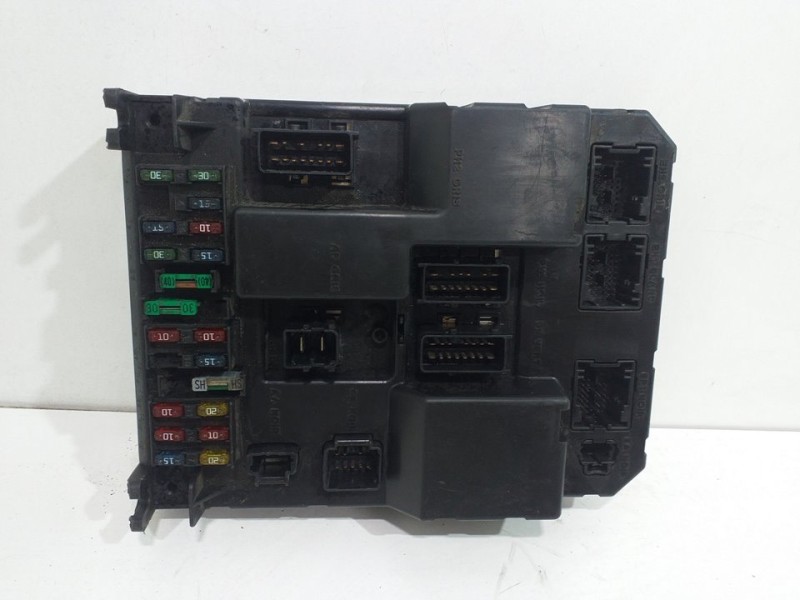 Recambio de caja reles / fusibles para peugeot 307 (s1) xt referencia OEM IAM 9651196880  