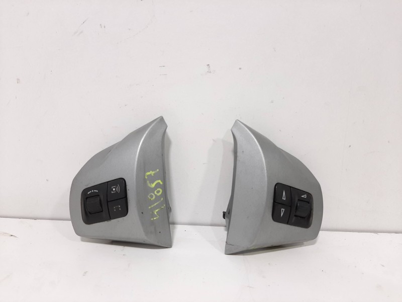 Recambio de mando volante para opel corsa d essentia referencia OEM IAM 13222332  