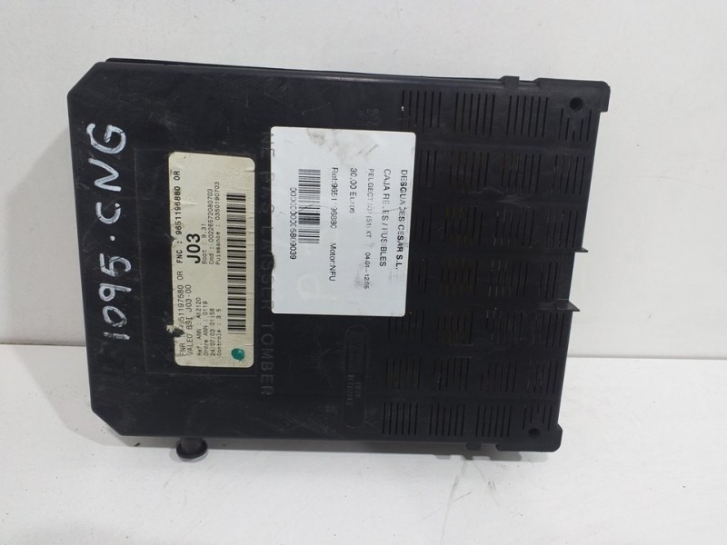 Recambio de caja reles / fusibles para peugeot 307 (s1) xt referencia OEM IAM 9651196880  