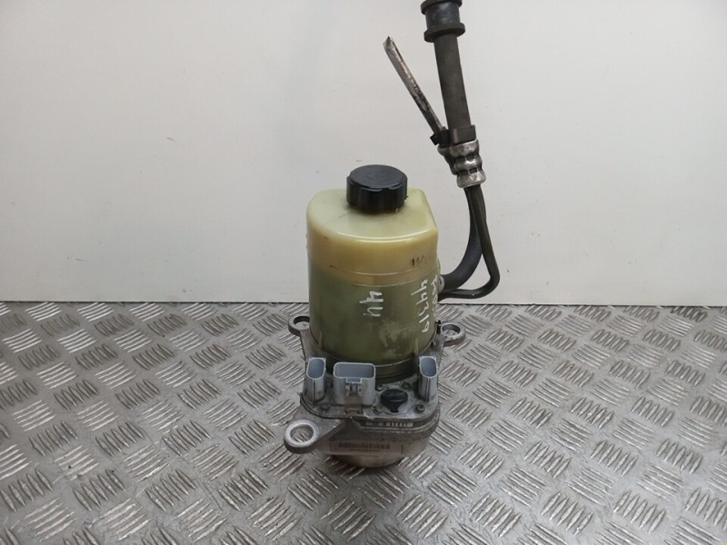 Recambio de bomba direccion para ford focus berlina (cap) ambiente (d) referencia OEM IAM 4M513K514AD  