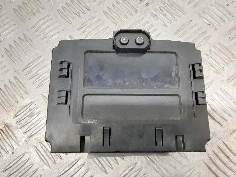 Recambio de pantalla multifuncion para opel zafira a referencia OEM IAM 090589755  
