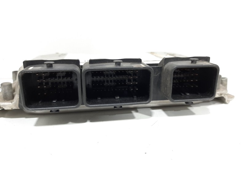 Recambio de centralita motor uce para peugeot 206 berlina xs referencia OEM IAM 0261207477  