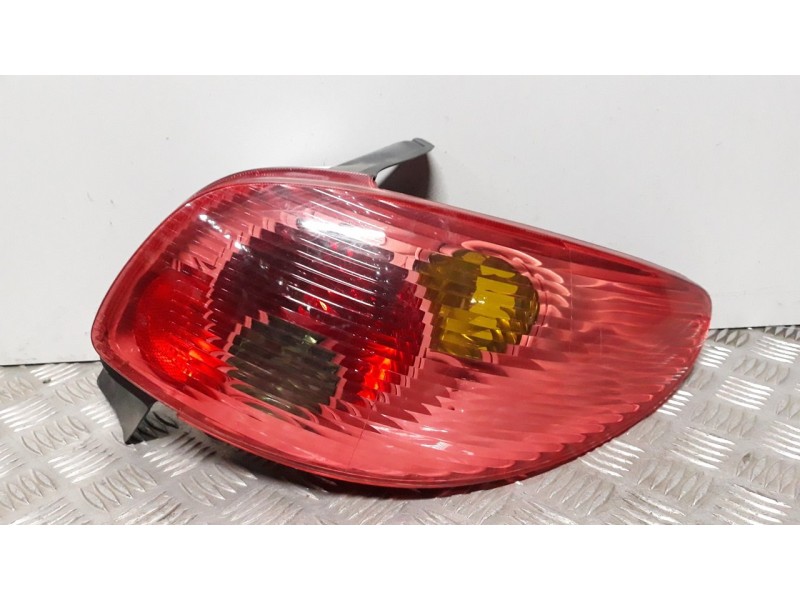 Recambio de piloto trasero derecho para peugeot 206 berlina x-line referencia OEM IAM   