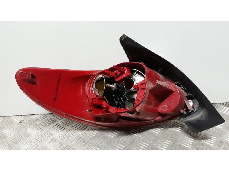 Recambio de piloto trasero derecho para peugeot 206 berlina x-line referencia OEM IAM   