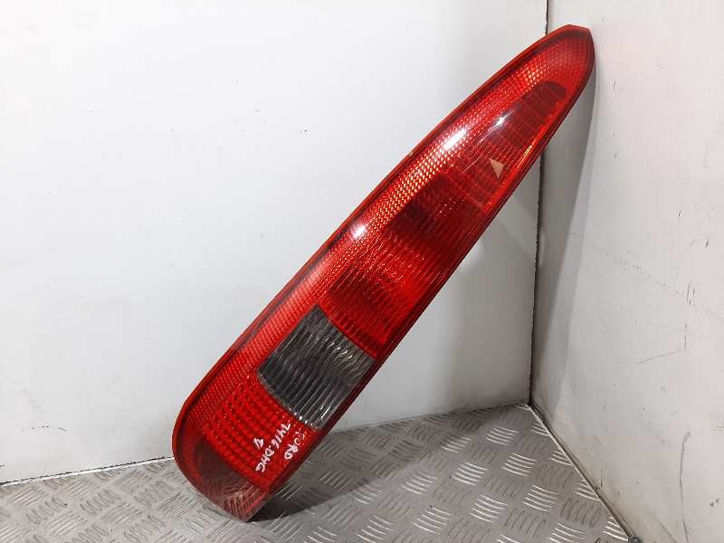 Recambio de piloto trasero izquierdo para ford fiesta (cbk) ghia referencia OEM IAM 1324578  