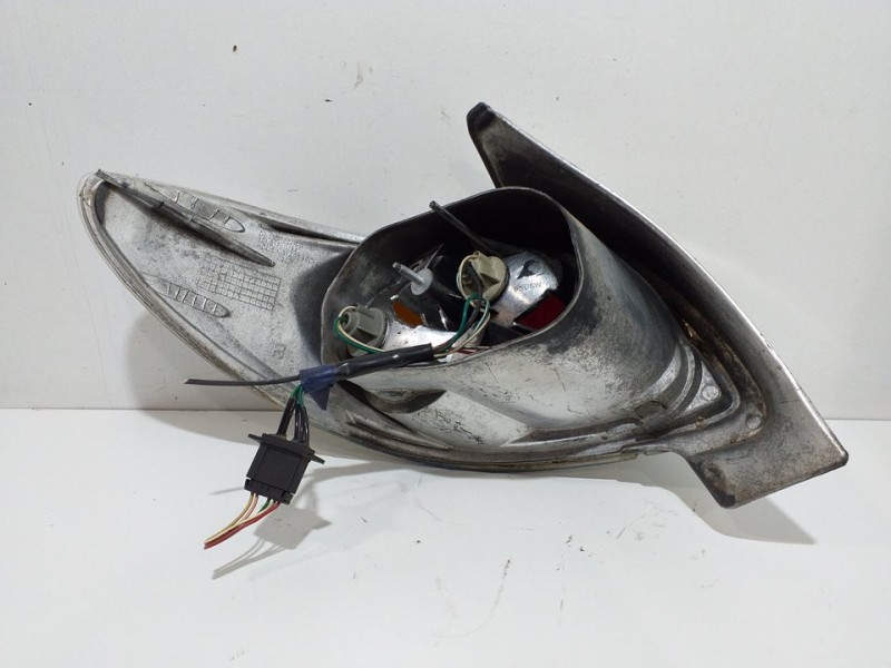 Recambio de piloto trasero derecho para peugeot 206 berlina xr referencia OEM IAM   