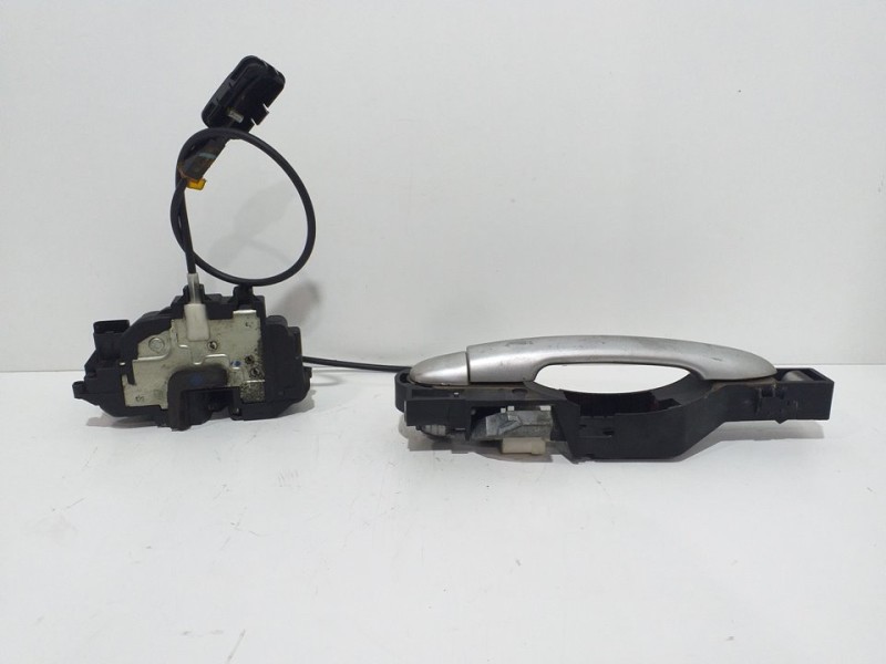 Recambio de cerradura puerta delantera derecha para renault clio iii confort dynamique referencia OEM IAM  390125 27206A