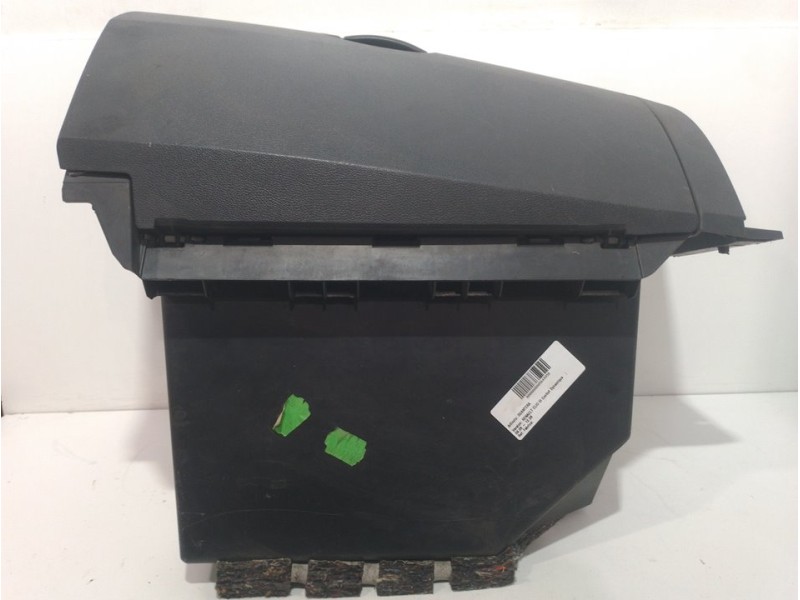 Recambio de guantera para renault clio iii confort dynamique referencia OEM IAM  8200407712 8200407713