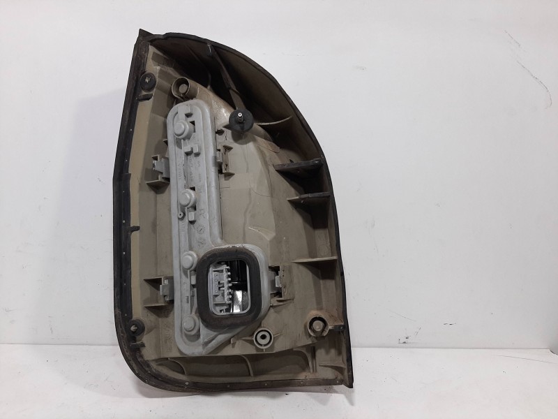 Recambio de piloto trasero derecho para opel zafira a elegance referencia OEM IAM 93175679  