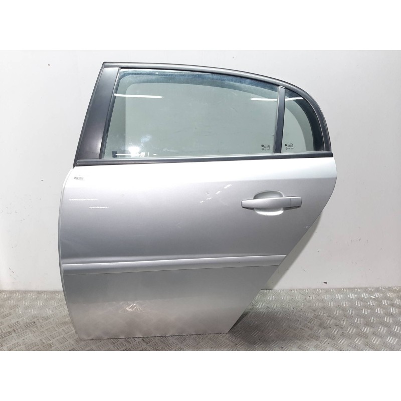 Recambio de puerta trasera izquierda para opel vectra c berlina essentia referencia OEM IAM 93175839 PLATA 