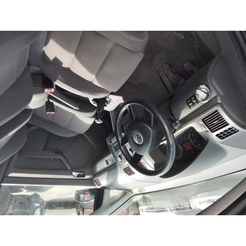 VOLKSWAGEN TOURAN (1T1, 1T2) - imagen 4
