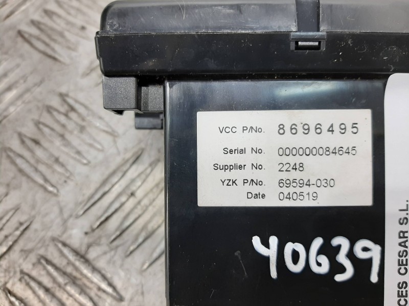 Recambio de pantalla multifuncion para volvo s40 berlina 2.4i kinetic referencia OEM IAM 69594030  