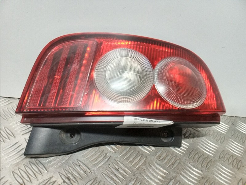 Recambio de piloto trasero izquierdo para nissan micra (k12e) acenta referencia OEM IAM 26559AX720  