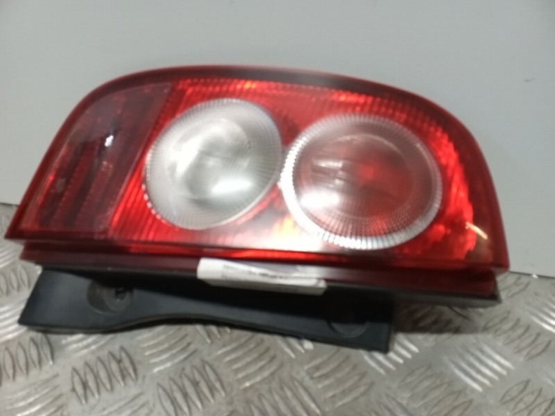 Recambio de piloto trasero izquierdo para nissan micra (k12e) acenta referencia OEM IAM 26559AX720  