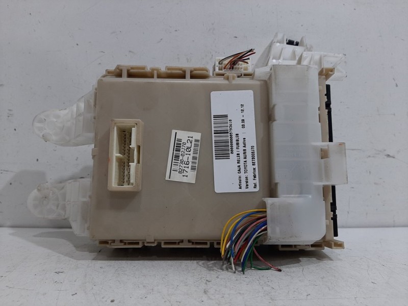 Recambio de caja reles / fusibles para toyota auris active referencia OEM IAM 8273002J70  