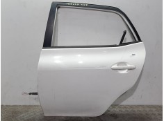 Recambio de puerta trasera izquierda para toyota auris active referencia OEM IAM  BLANCO