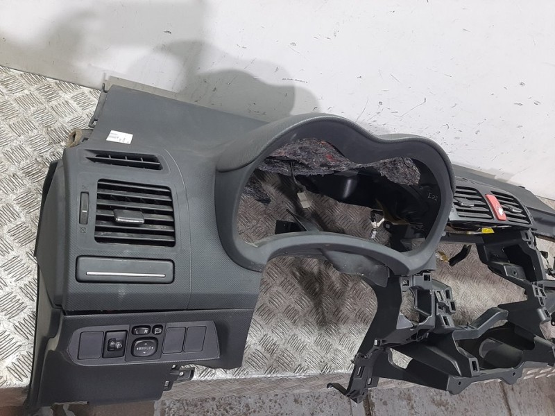 Recambio de salpicadero para toyota auris active referencia OEM IAM 5530242010  