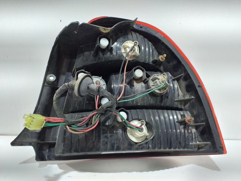 Recambio de piloto trasero izquierdo para kia shuma 1.5 comfort 5 berlina referencia OEM IAM   