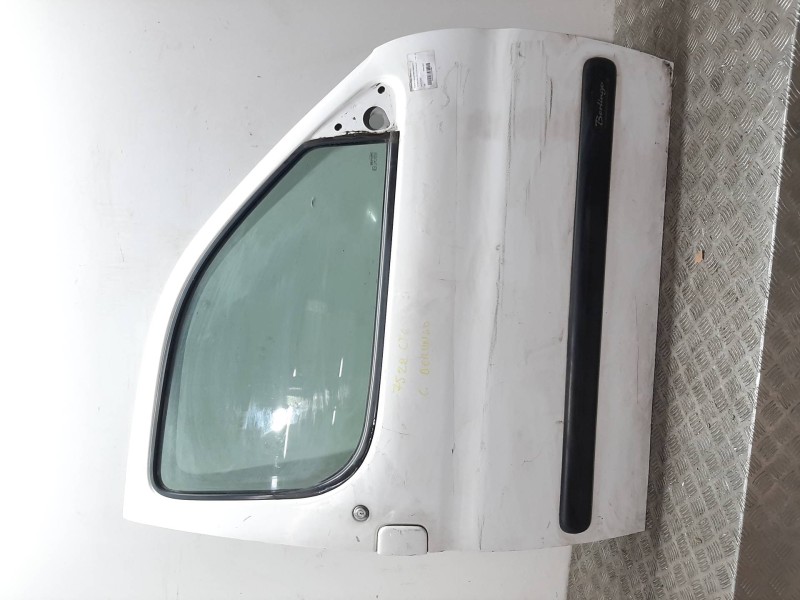 Recambio de puerta delantera derecha para citroën berlingo 2.0 hdi multispace referencia OEM IAM  BLANCA 