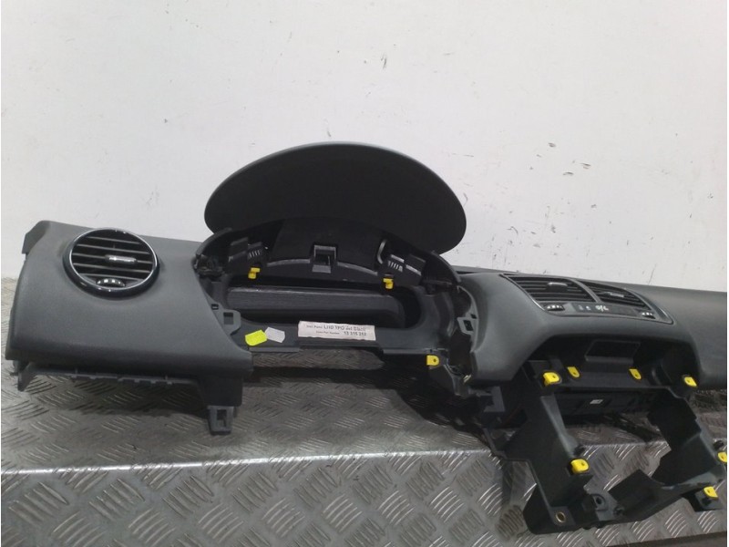 Recambio de salpicadero para opel meriva b cosmo referencia OEM IAM 13315250  