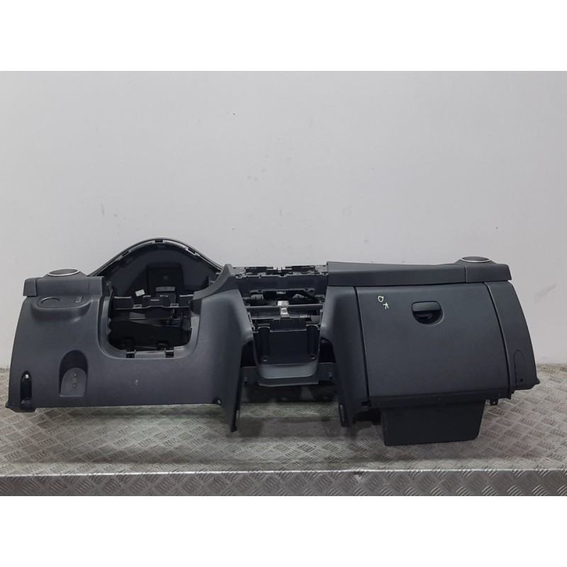 Recambio de salpicadero para dacia sandero ambiance referencia OEM IAM 681002065R  