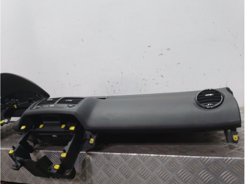 Recambio de salpicadero para opel meriva b cosmo referencia OEM IAM 13315250  