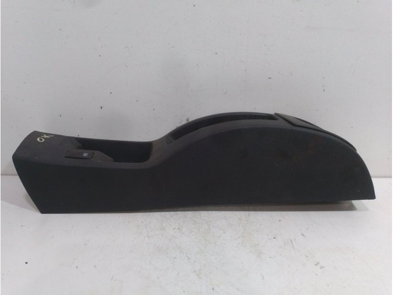 Recambio de consola central para dacia sandero ambiance referencia OEM IAM 8201441380R  