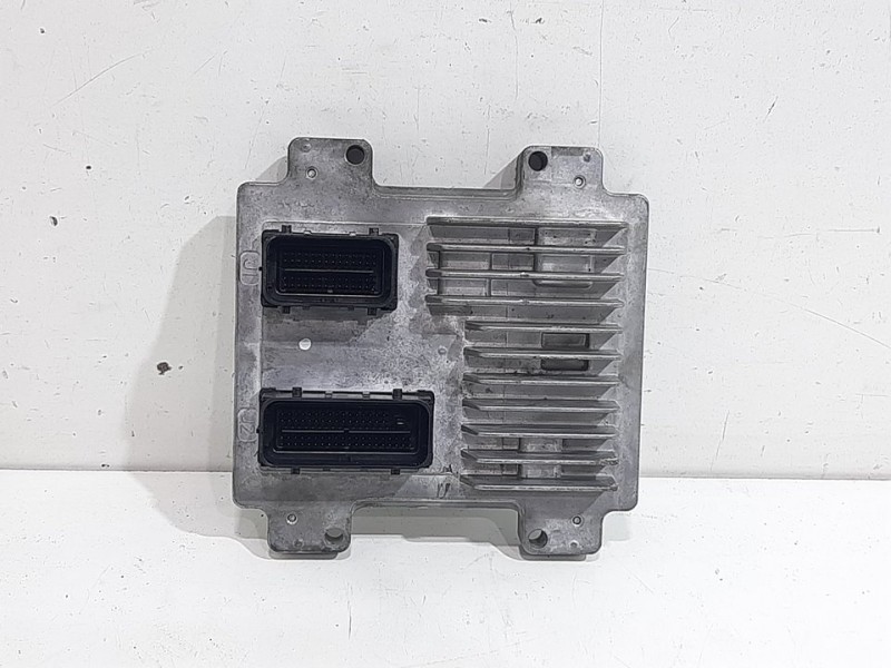 Recambio de centralita motor uce para opel meriva b cosmo referencia OEM IAM E8312647212  