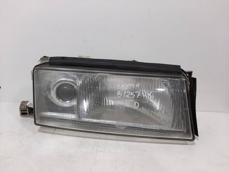 Recambio de faro derecho para skoda octavia berlina (1u2) 1.6 glx (74kw) referencia OEM IAM 1U1941018A  
