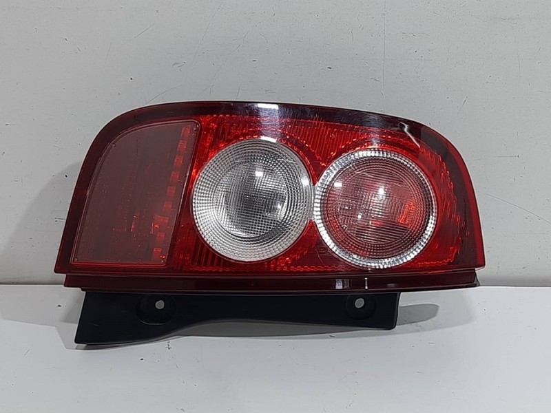 Recambio de piloto trasero izquierdo para nissan micra (k12e) acenta referencia OEM IAM 26559AX720  