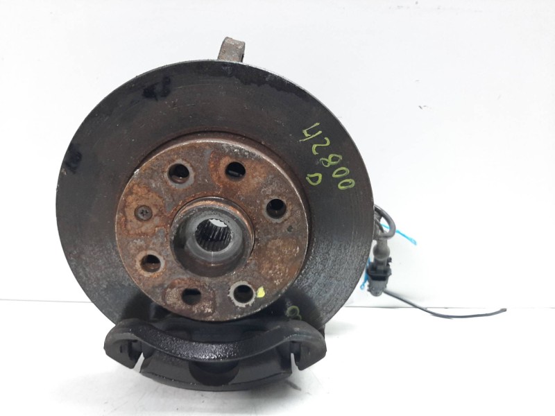 Recambio de mangueta delantera derecha para opel corsa c essentia referencia OEM IAM 13154318  