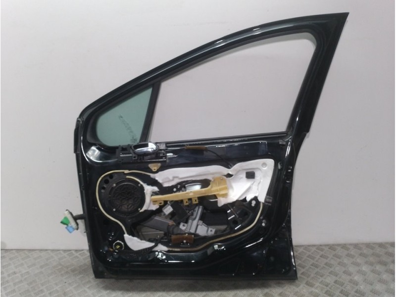 Recambio de puerta delantera derecha para peugeot 308 confort referencia OEM IAM 9004Z4 NEGRO 