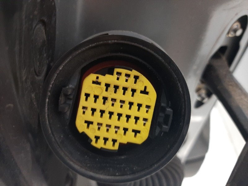 Recambio de puerta delantera derecha para peugeot 407 st confort pack referencia OEM IAM  PLATA 