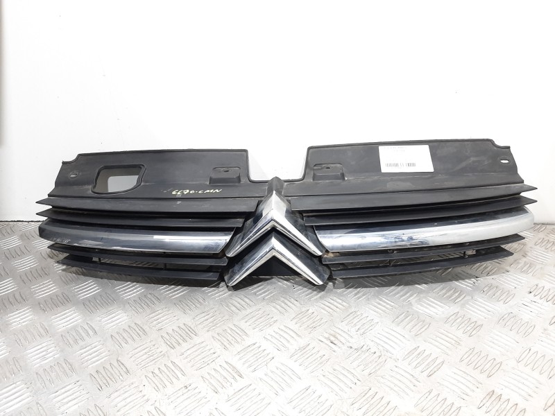 Recambio de rejilla delantera para citroën c5 berlina 2.0 16v exclusive automático referencia OEM IAM 7804K2  