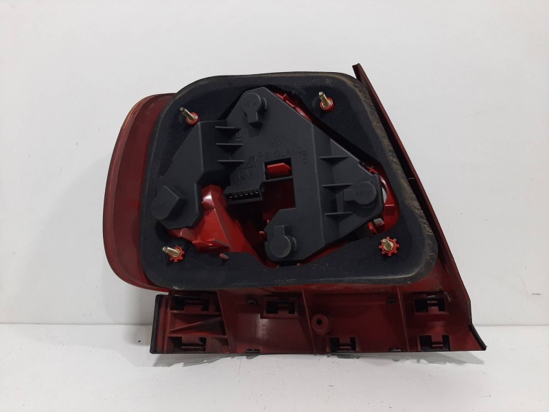 Recambio de piloto trasero derecho para audi a4 berlina (b5) 1.8 referencia OEM IAM 8D0945112A  