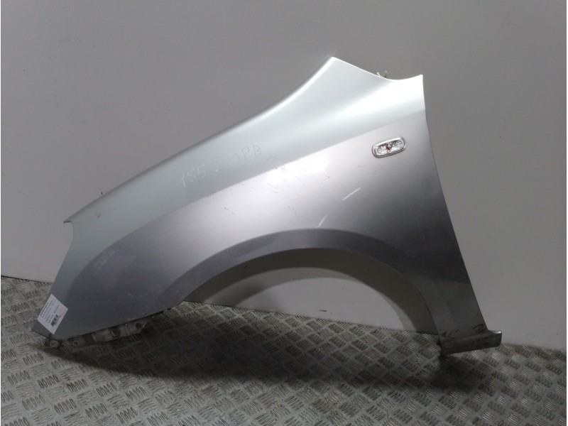 Recambio de aleta delantera izquierda para kia carens (un) concept referencia OEM IAM 663111D050  