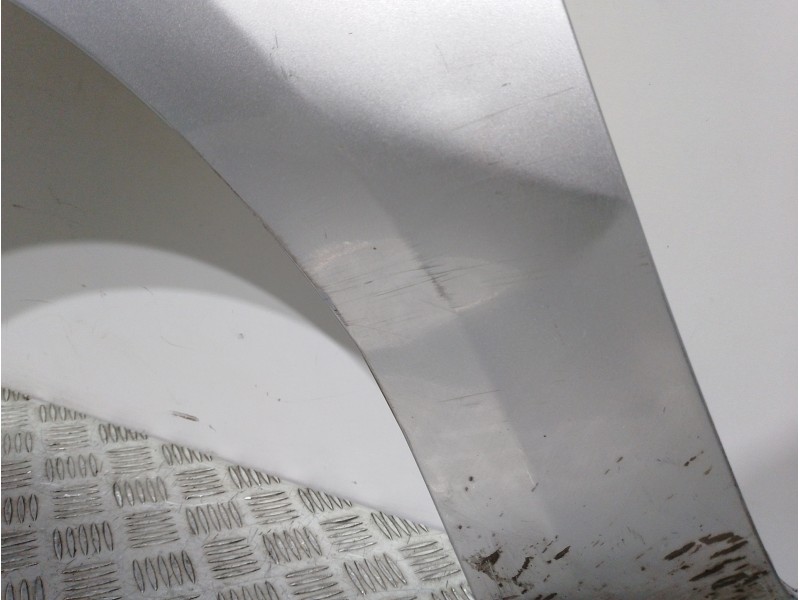 Recambio de aleta delantera izquierda para kia carens (un) concept referencia OEM IAM 663111D050  