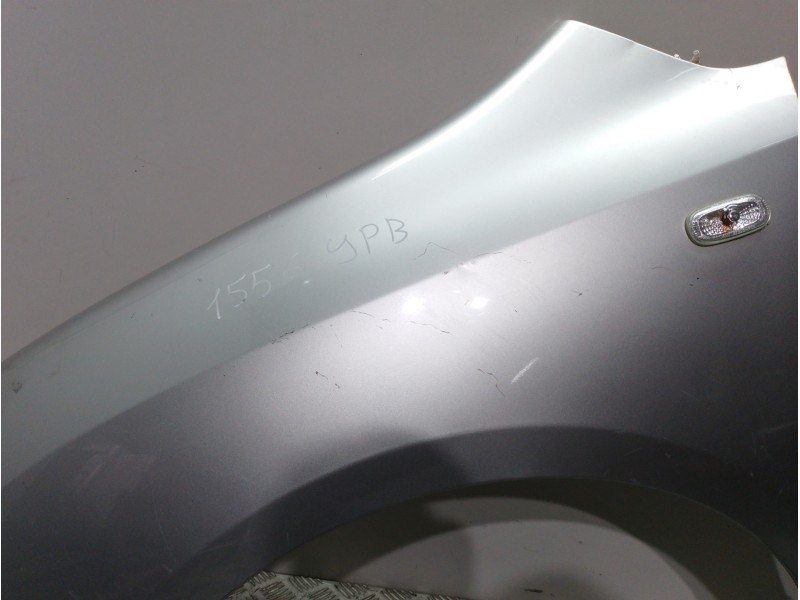 Recambio de aleta delantera izquierda para kia carens (un) concept referencia OEM IAM 663111D050  