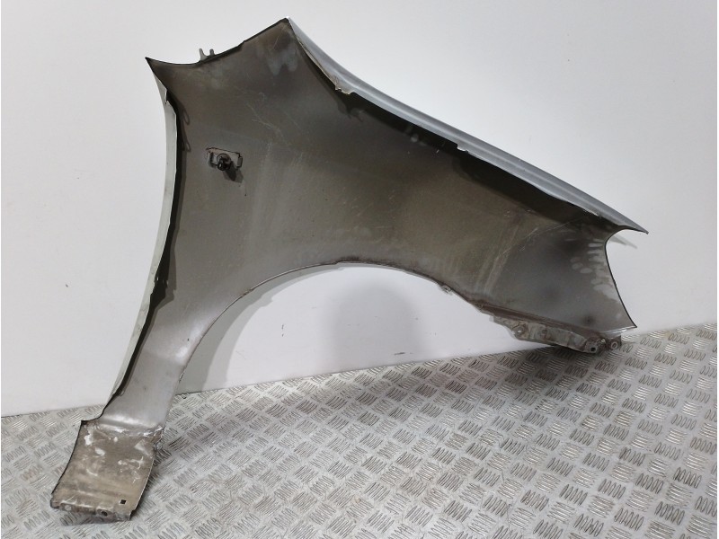 Recambio de aleta delantera izquierda para kia carens (un) concept referencia OEM IAM 663111D050  