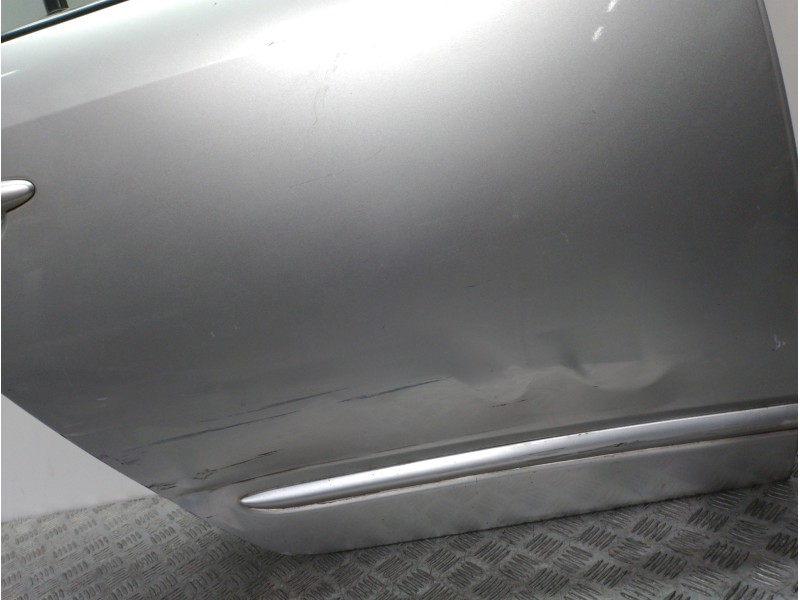 Recambio de puerta trasera derecha para kia carens (un) concept referencia OEM IAM 770041D010  