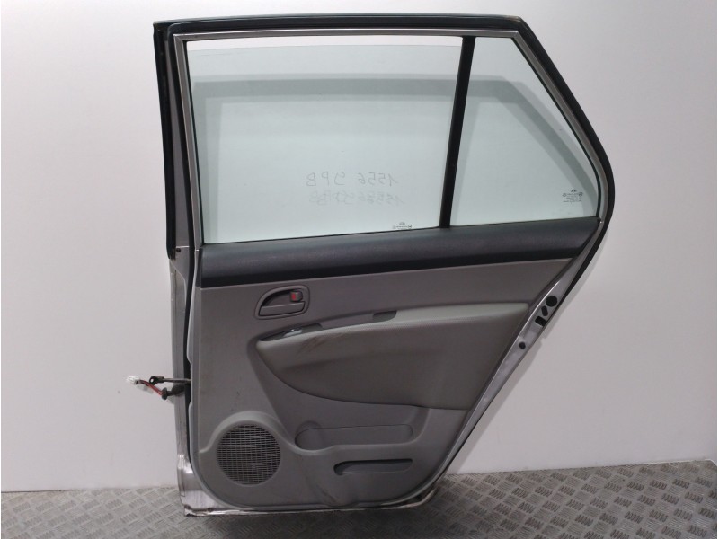 Recambio de puerta trasera derecha para kia carens (un) concept referencia OEM IAM 770041D010  