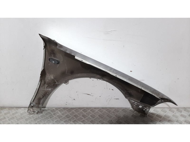 Recambio de aleta delantera izquierda para volkswagen passat berl./combi w8 w8 berlina referencia OEM IAM  PLATA 